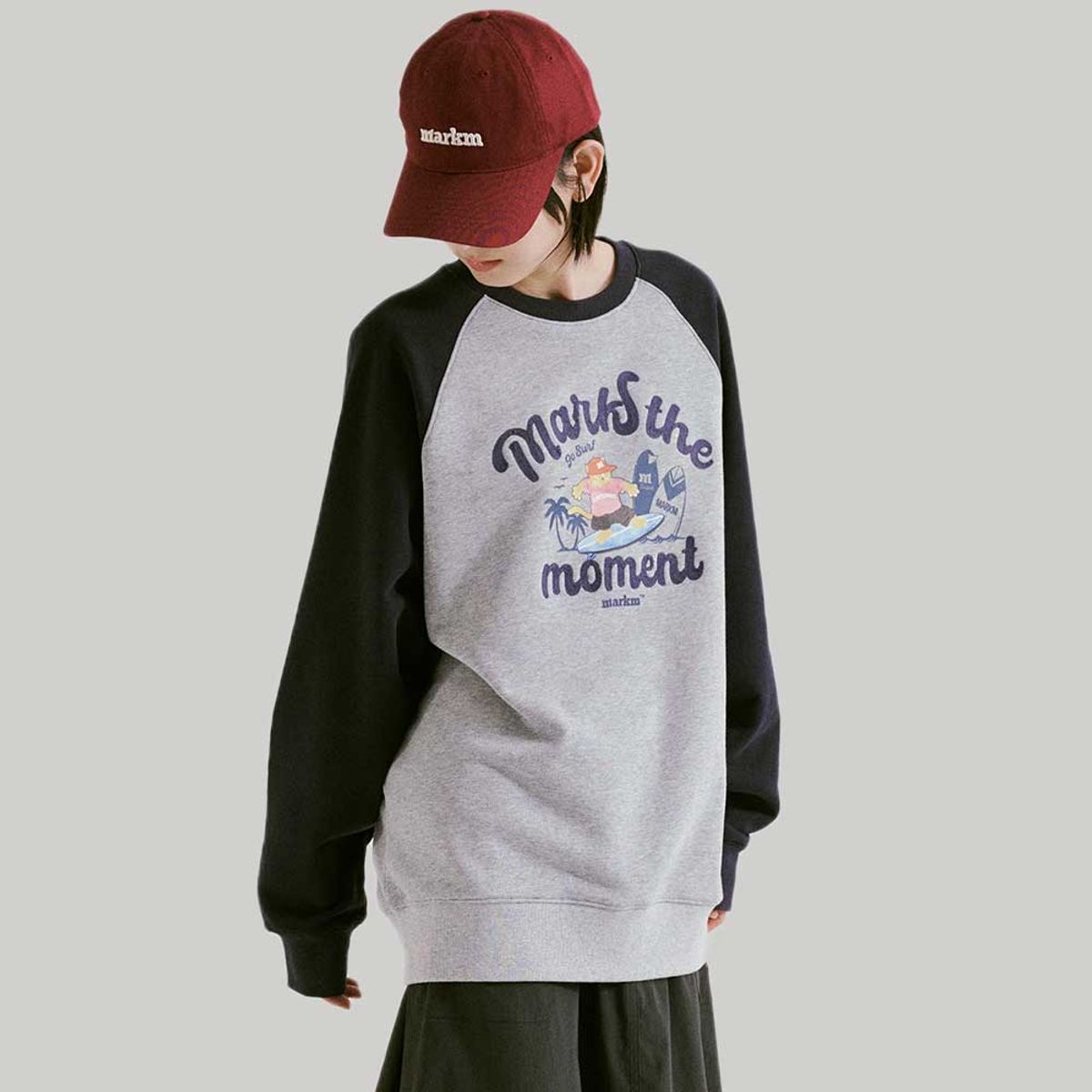 마크엠(MARKM) 서핑 치코 래글런 맨투맨 (MKIBA8703)