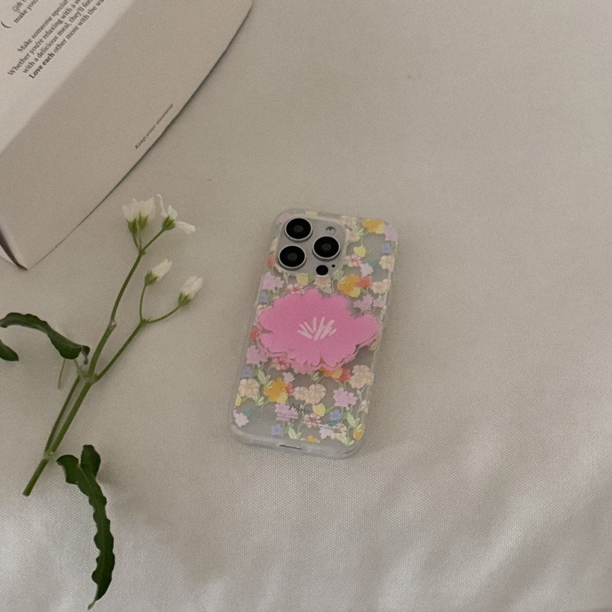 메이드모먼(MADEMOMENT) blooming aura 디자인 [반투명 폰케이스]