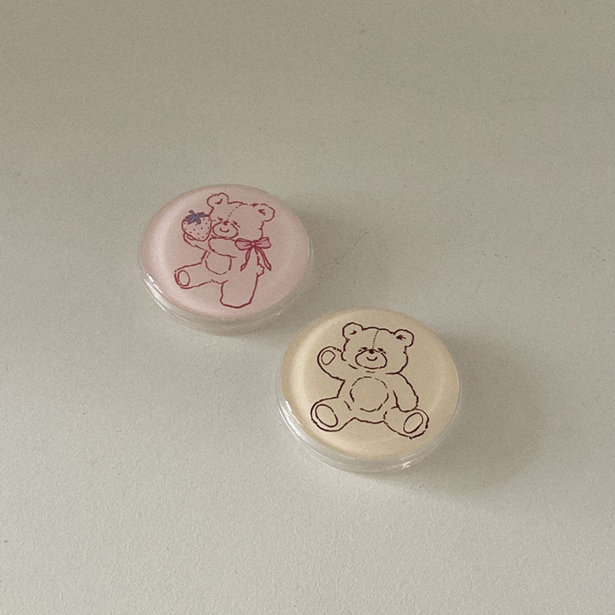 메이드모먼(MADEMOMENT) fluffy strawberry bear 디자인 [에폭시톡]