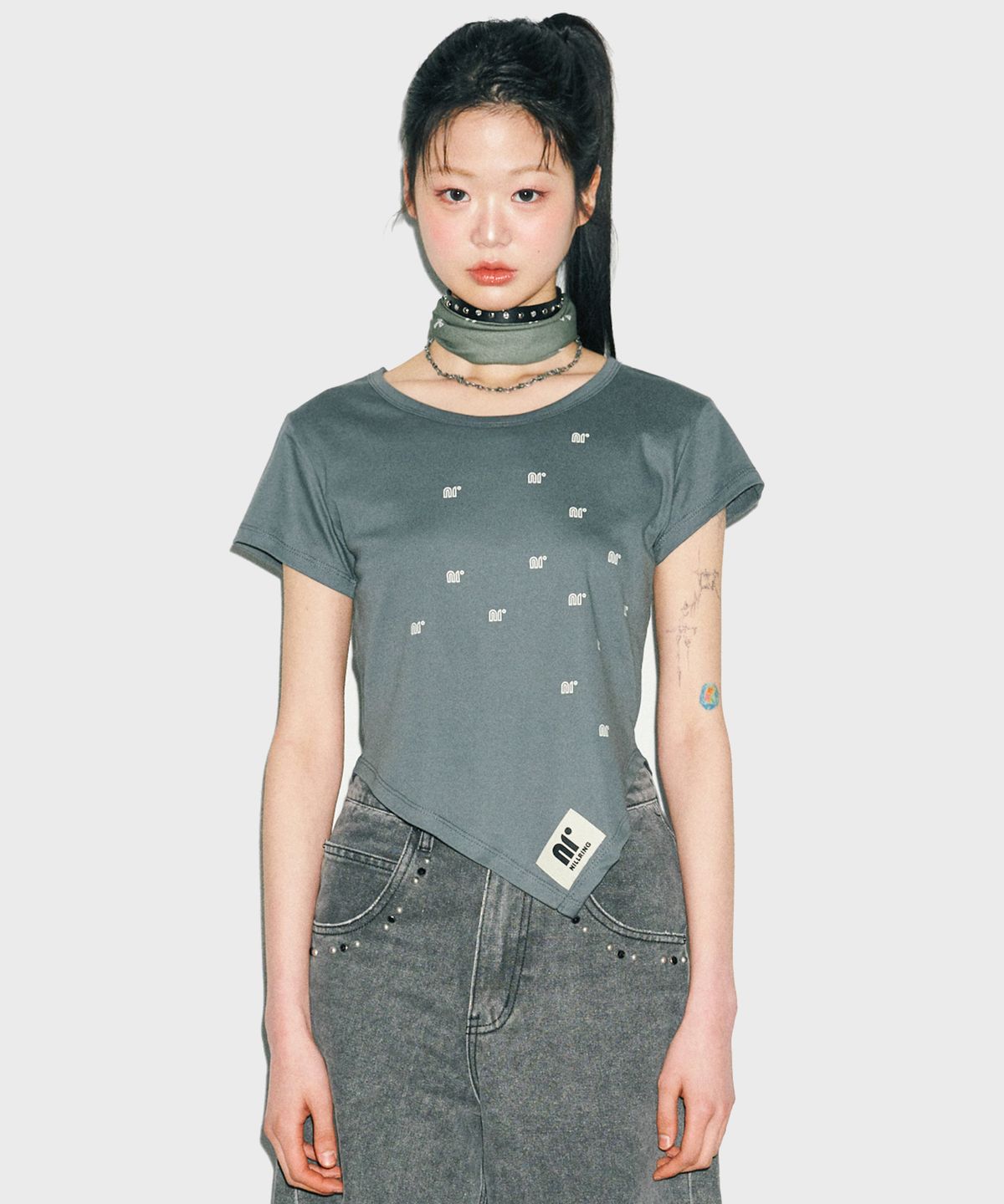 닐링(NILLRING) T10.00 Unbalanced Short-sleeved Print T-shirt_Khaki