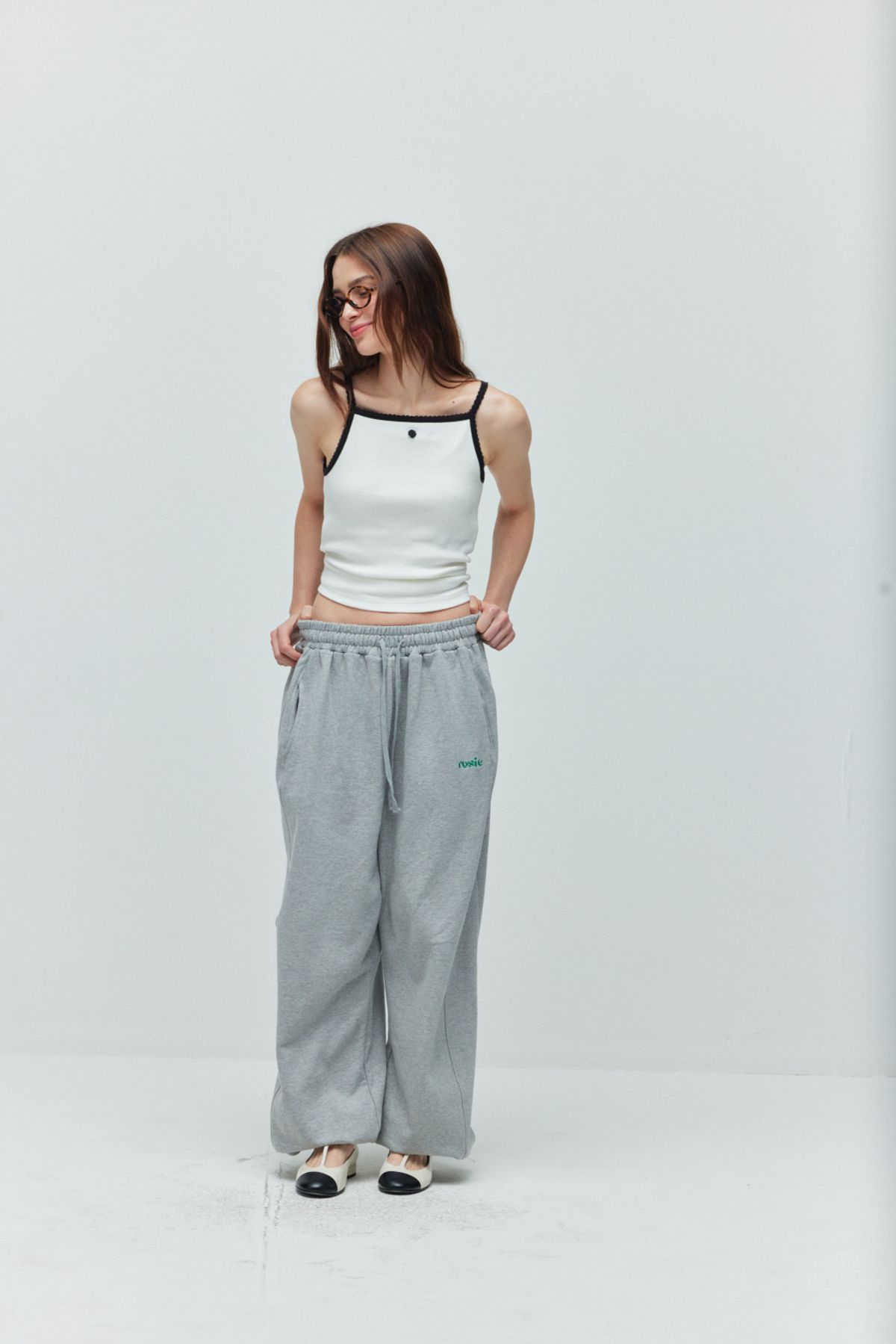로지(ROSIE) Rose ribbed top_white