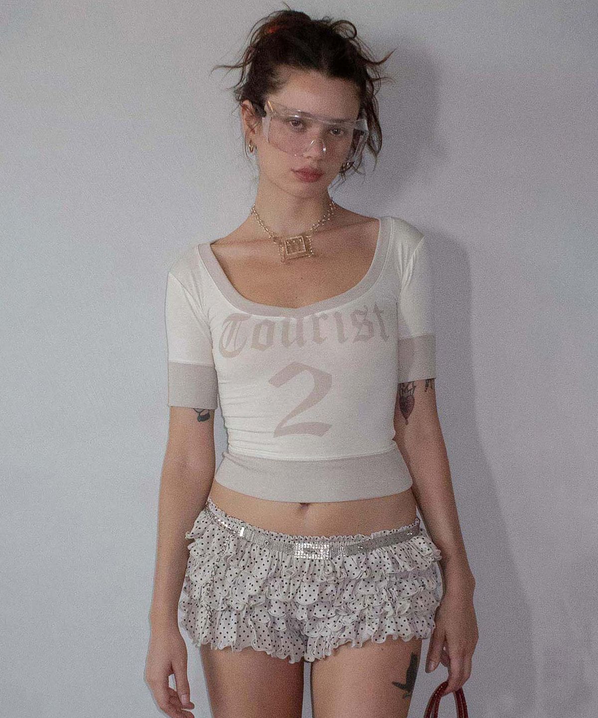 스컬프터(SCULPTOR) Heart Neck Tee Butter