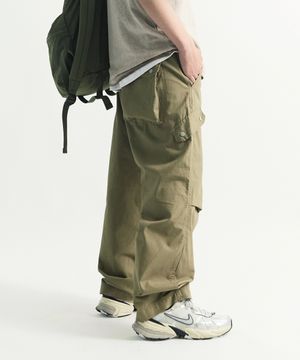 파라수트 카고 디테일 팬츠 (카키)
