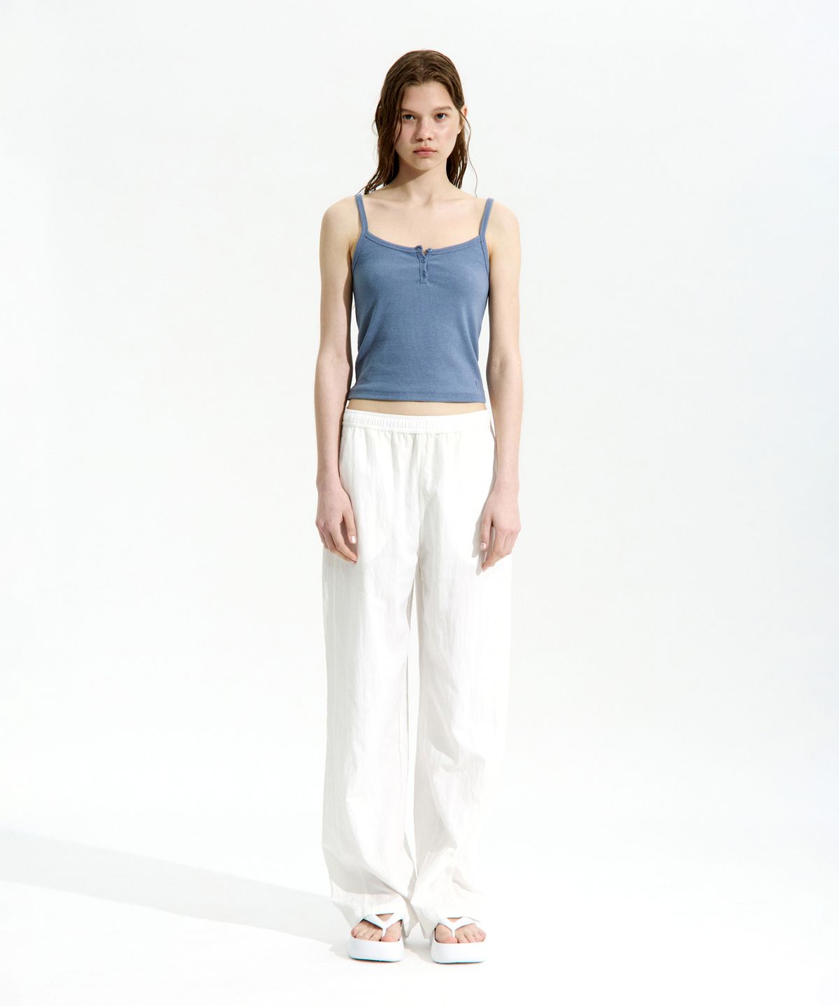 로우클래식(LOW CLASSIC) HENLEY NECK CAMISOLE_BLUE [LC262TS04BL]