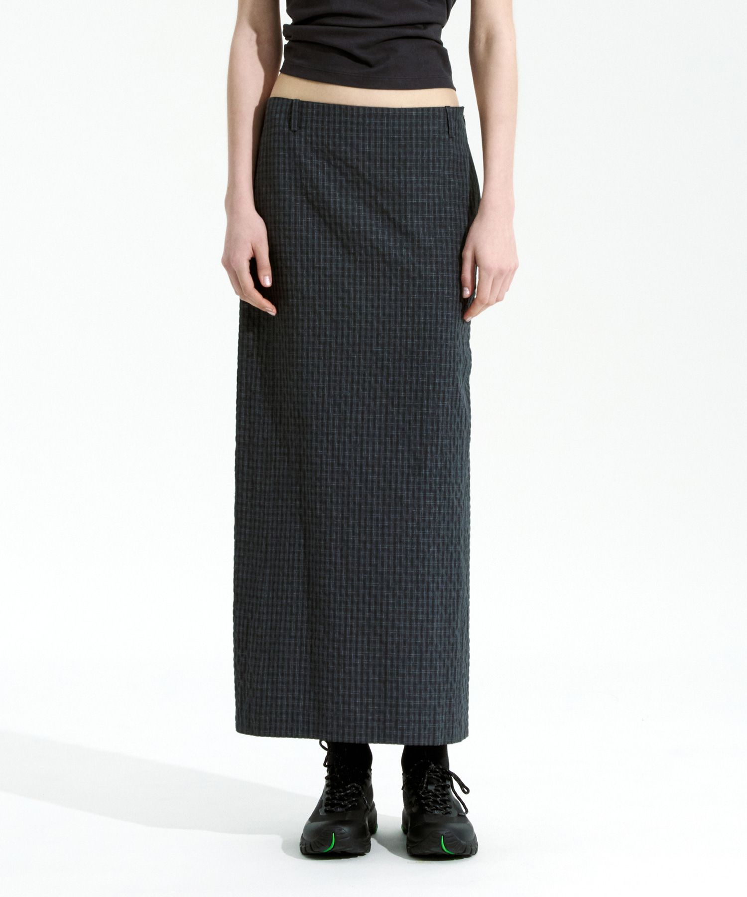 [LOW CLASSIC] / ☆ 25SS SLIT CHECKED LONG SKIRT / BLACK MUSINSA | LOW CLASSIC SLIT CHECKED LONG SKIRT_BLACK_LC252SK03BK