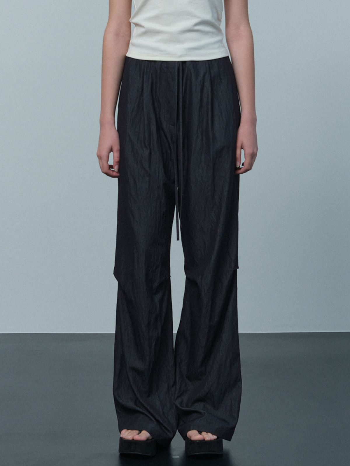 르(LE) drawstring parachute pants (dark navy)