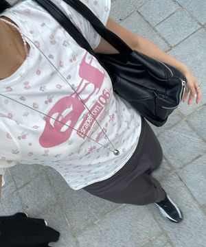 ESCF 로고 콜라주 앤드 빈티지 스트로베리 풀프린트 슬림핏 반팔티 아이보리