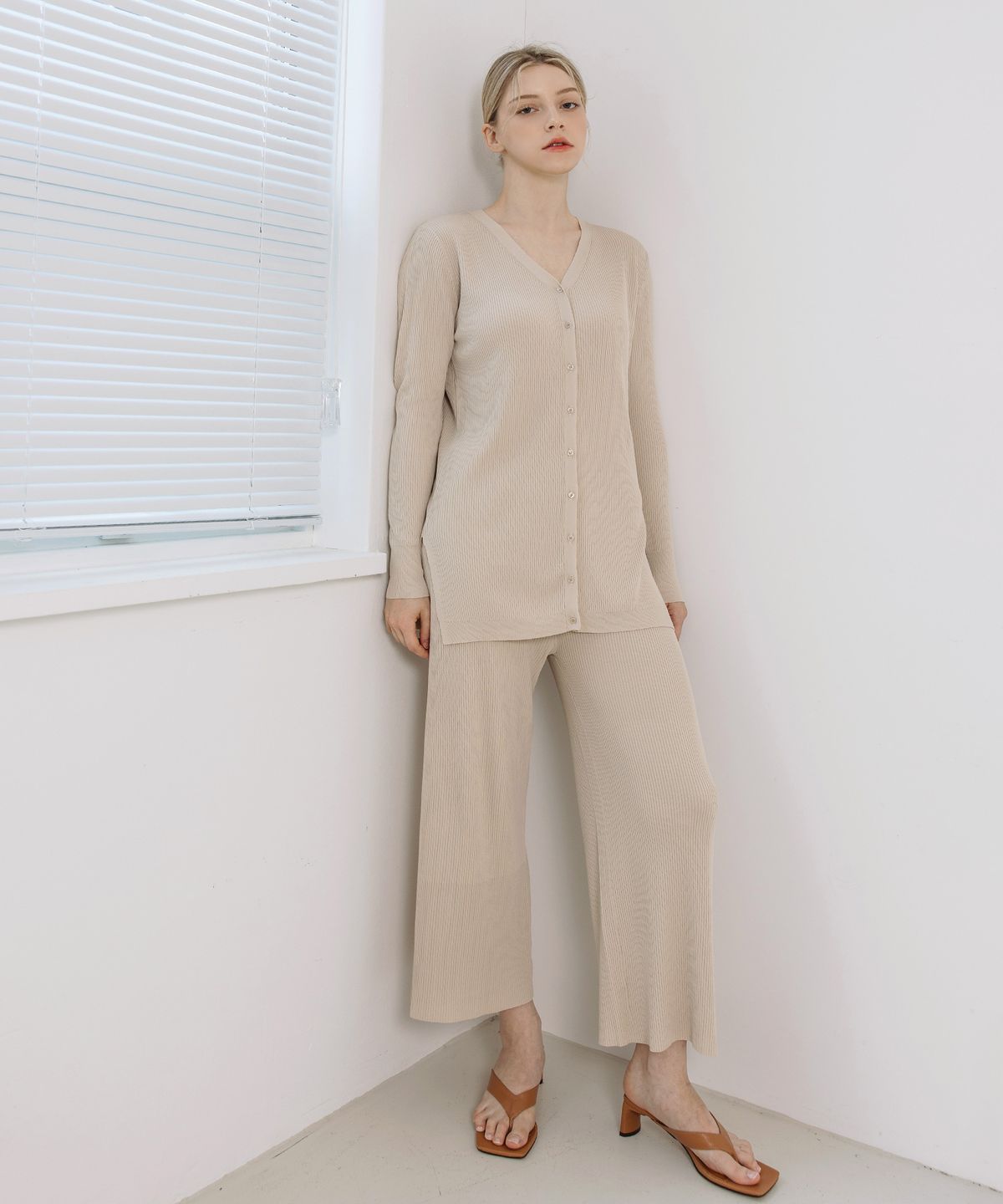 바스카라(VASCARA) [SET] Er V-neck Golgi Cardigan + Banding Pants Set-up (4colors)