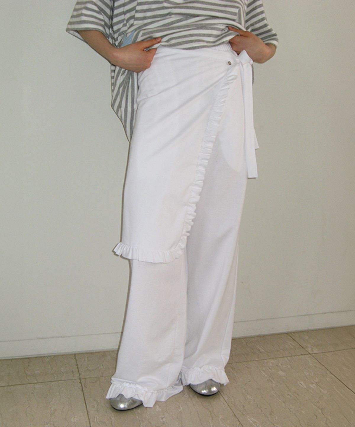 론론(RONRON) RUFFLE WRAPOVER PANTS WHITE