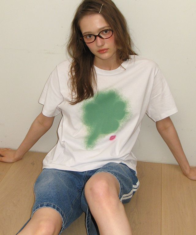 MUSINSA | RONRON AIRBRUSH CLOVER T SHIRT WHITE