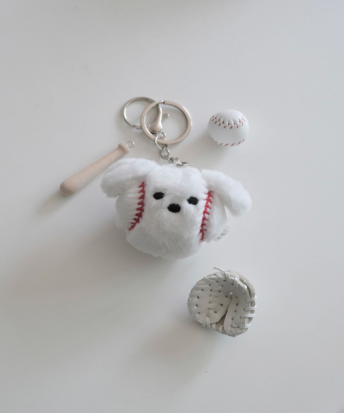 올리베(OLIVET) Olivet puppy base ball key-chain (올뭉이  야구 야구공 키링)