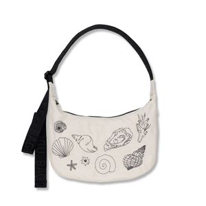 나일론 크레센트백 미디움 Embroidered Shells