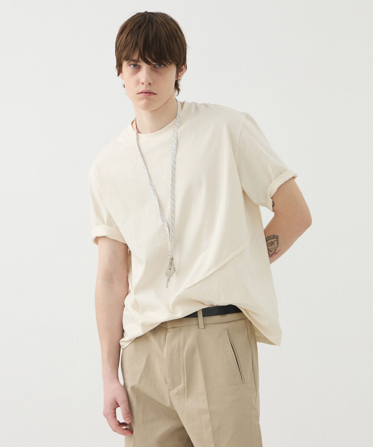 윈더(WINDER) DART COTTON T-SHIRTS - ECRU