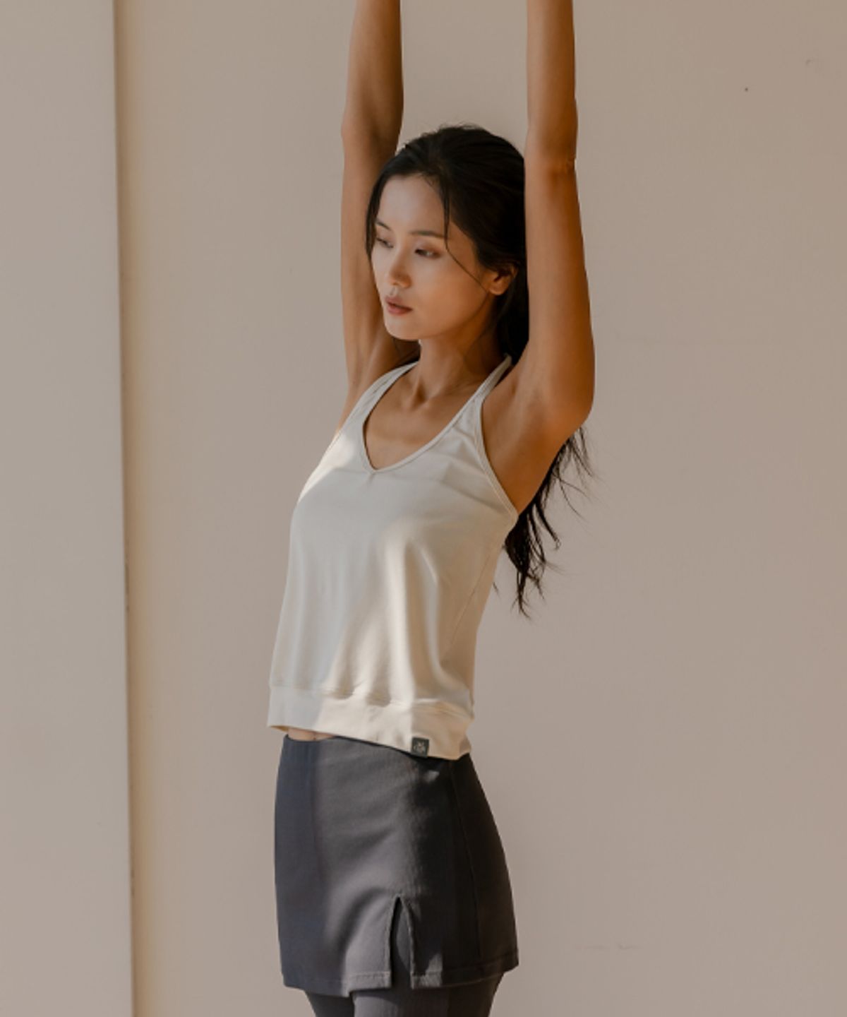 모어아웃(MOREOUT) 여성요가복 레이어 홀더 슬리브리스 4TT5462