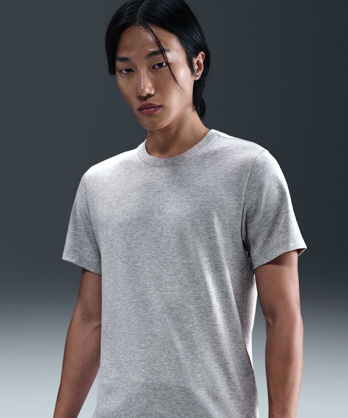 나이키(NIKE) 스포츠웨어 티셔츠 M - 다크 그레이 헤더:라이트 스모크 그레이 / HQ3717-063