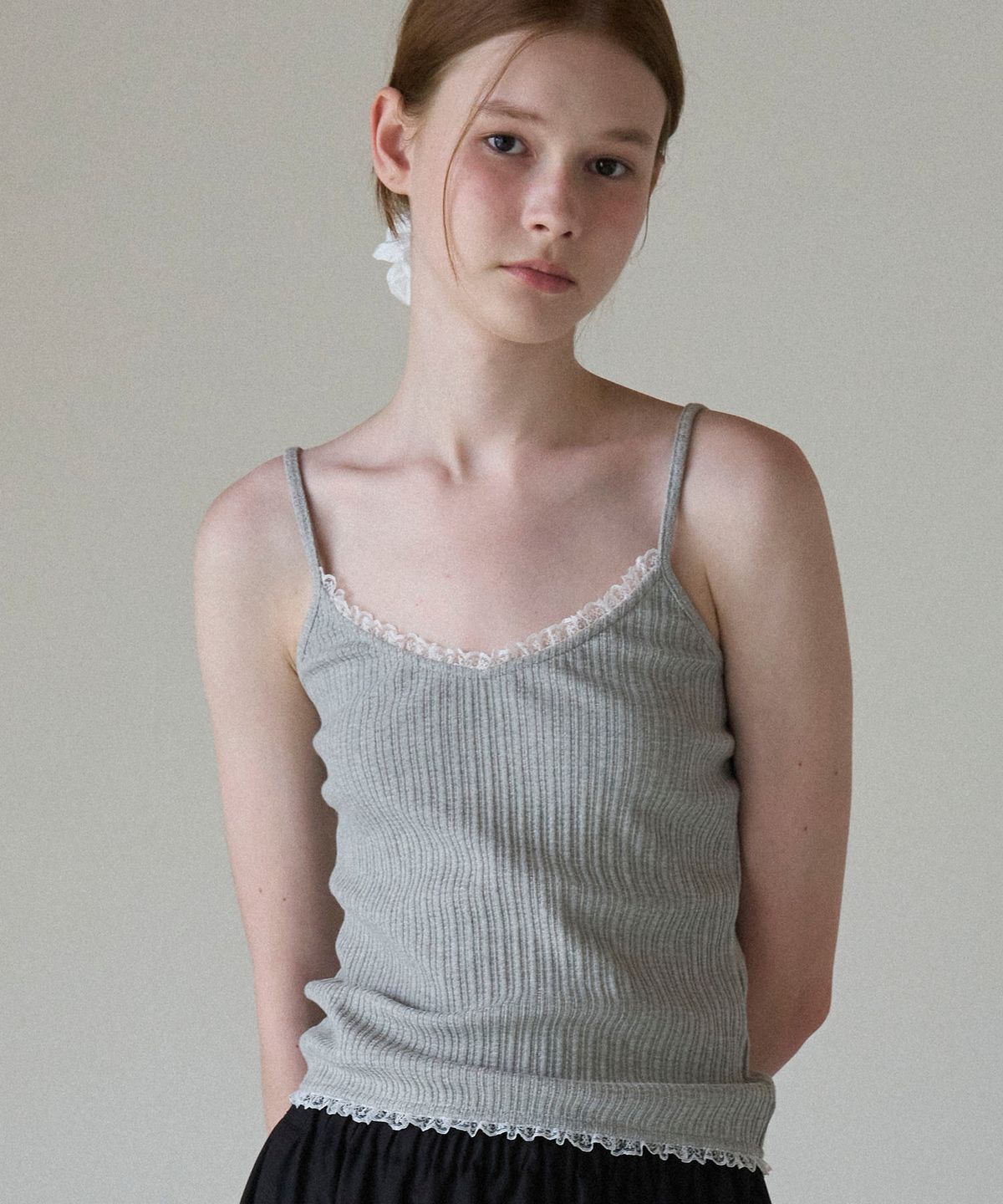 쏘이르(SO IR) (3COLOR)V NECK LACE SLEEVELESS