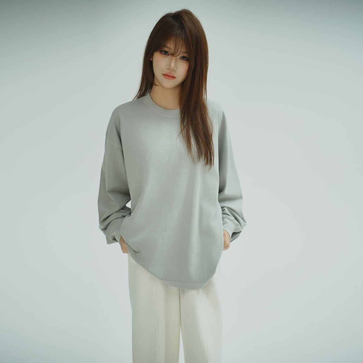 아키아(AKIA) 460g 오버사이즈 롱 슬리브 - 피그먼트다잉 [ 문 그레이 ]