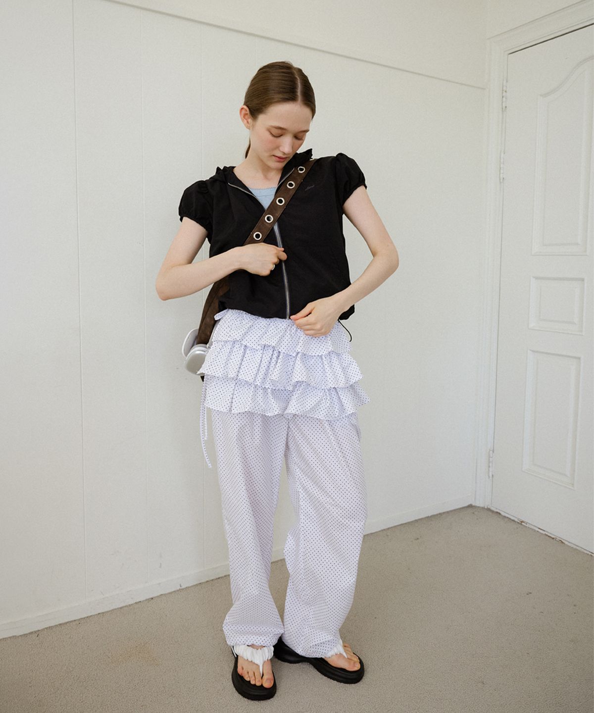 레터리(LETERIE) DOT CANCAN WRAP SKIRT & JOGGER PANTS SET_WHITE