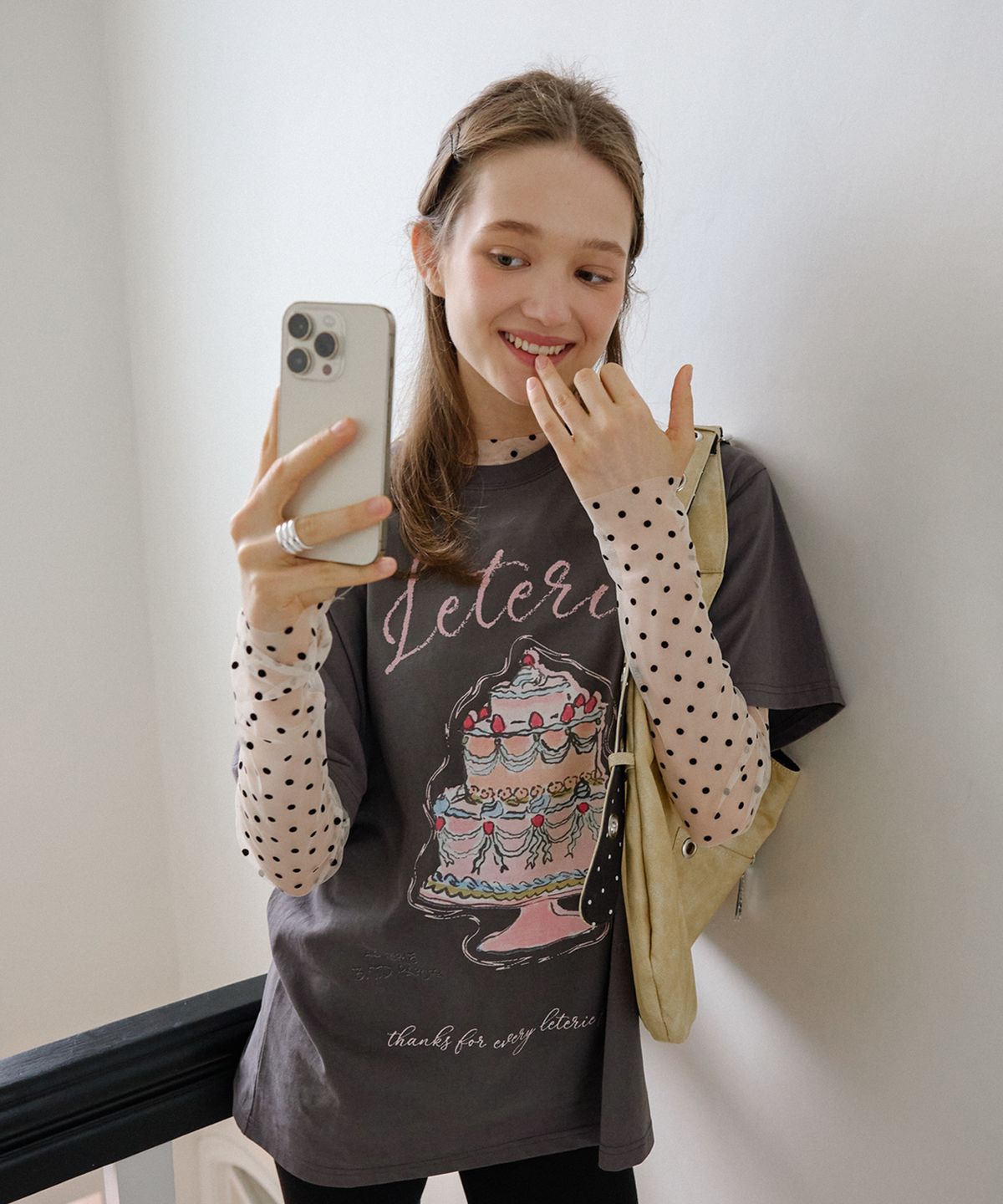 레터리(LETERIE) SWEET CAKE T-SHIRTS_CHARCOAL