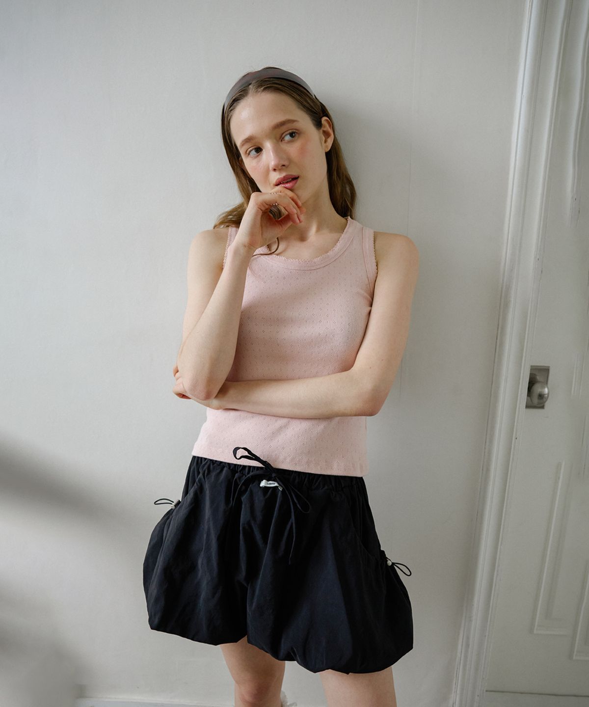 레터리(LETERIE) NYLON STRING BALLOON MINI SKIRT_BLACK
