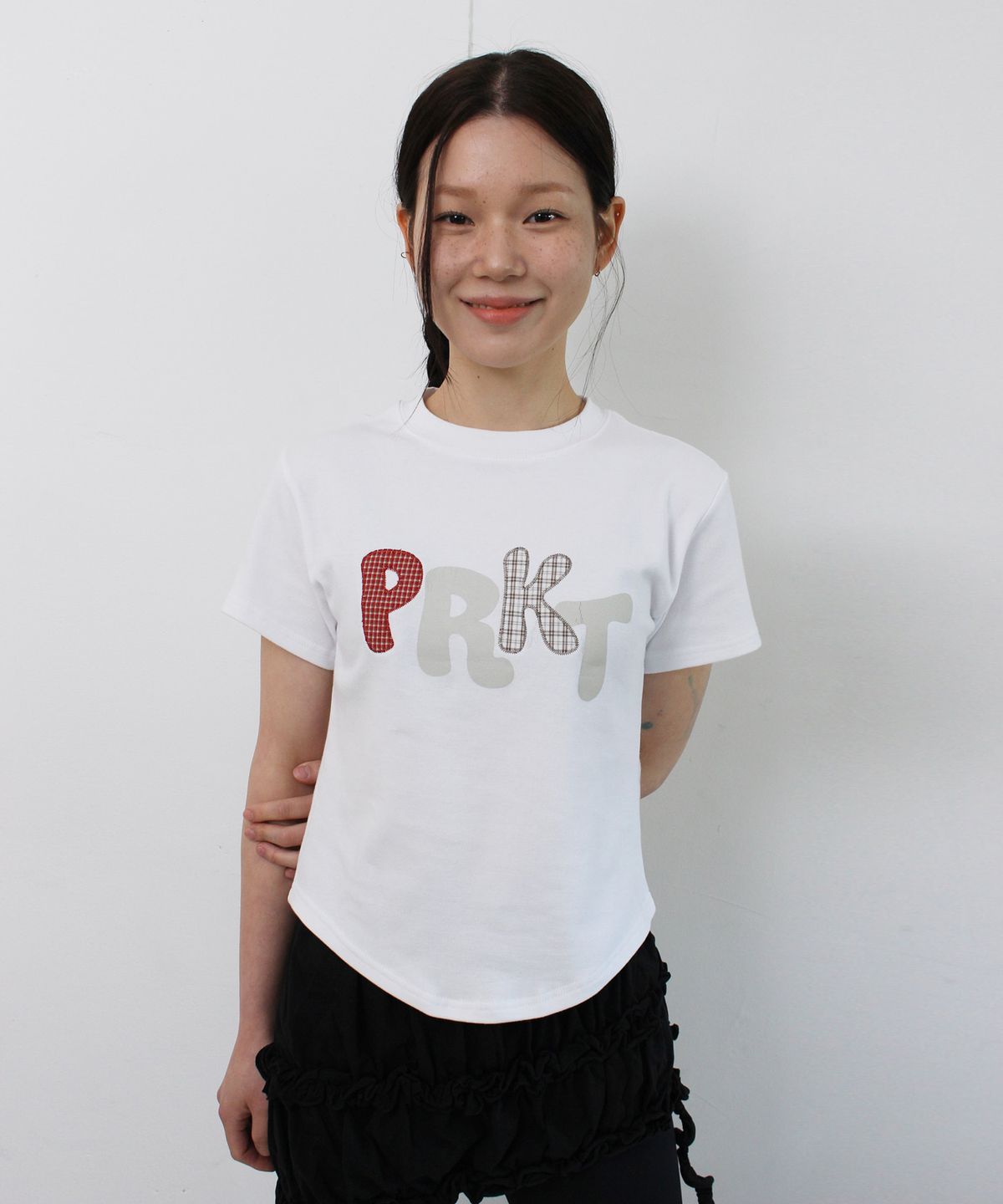 패러킷(PARAKEET) PRKT 플레이드 패치 티셔츠 (화이트)