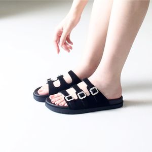 에디션 크리스탈 버클 샌들 O55M155