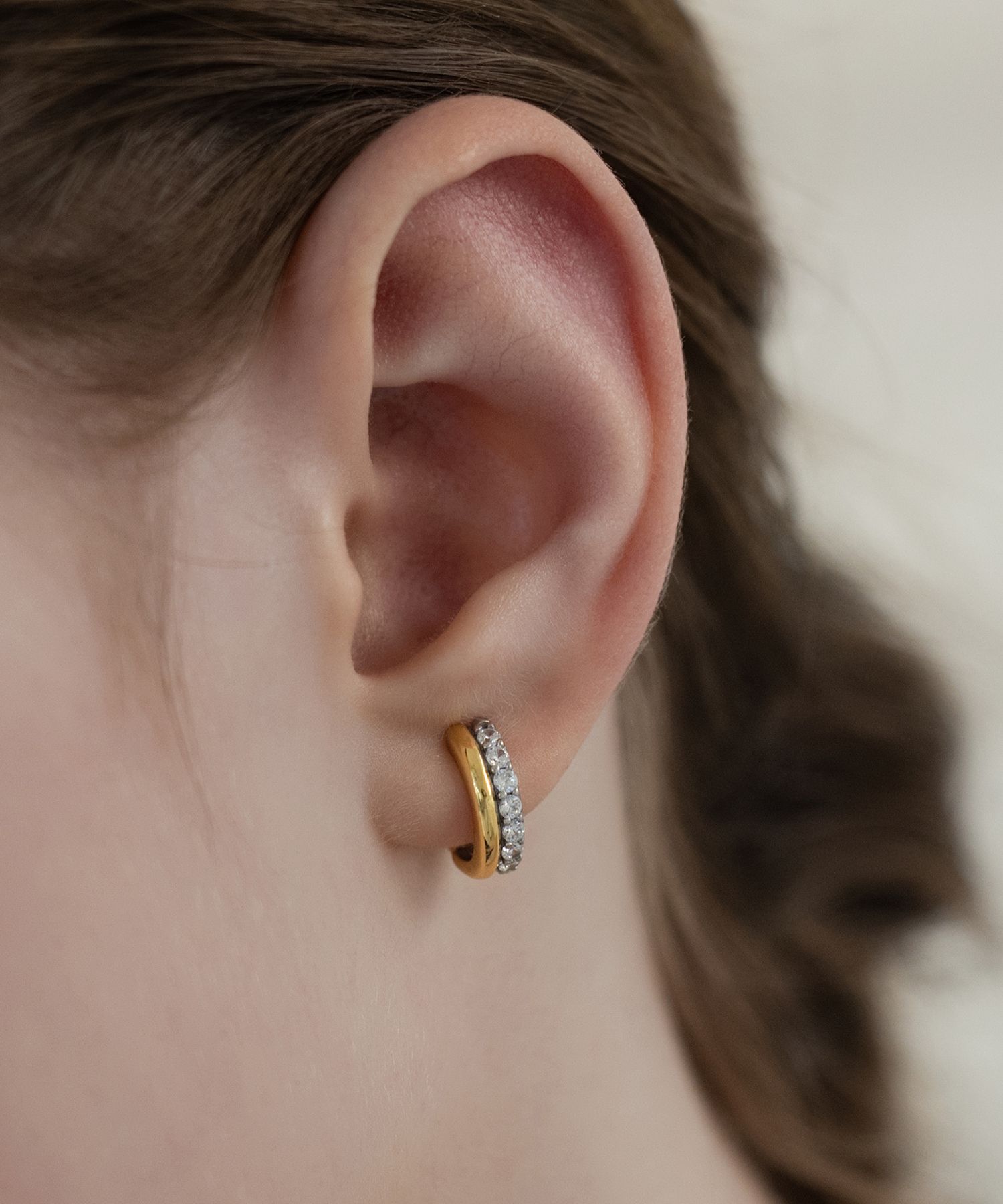 【TATIANA】Split Beam Hoop Earrings 韓国発 ピアス MUSINSA公式 | TATIANA Split Beam Hoop Earrings EC3204