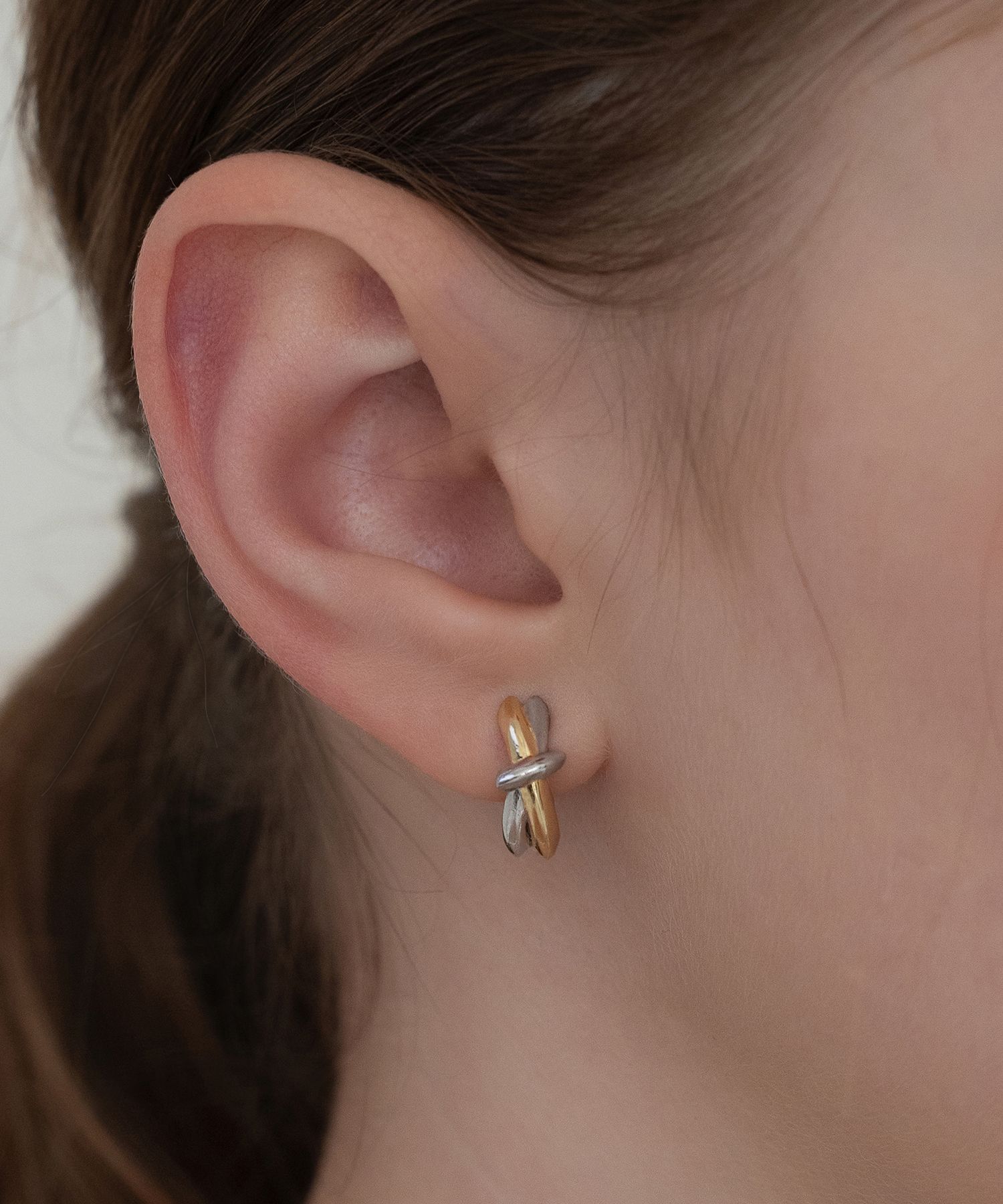 【TATIANA】Cross Bind Hoop Earrings 韓国発 ピアス MUSINSA | TATIANA Cross Bind Hoop Earrings EC3213