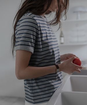 HCH 뱃지 스트라이프 링거 티셔츠_그레이