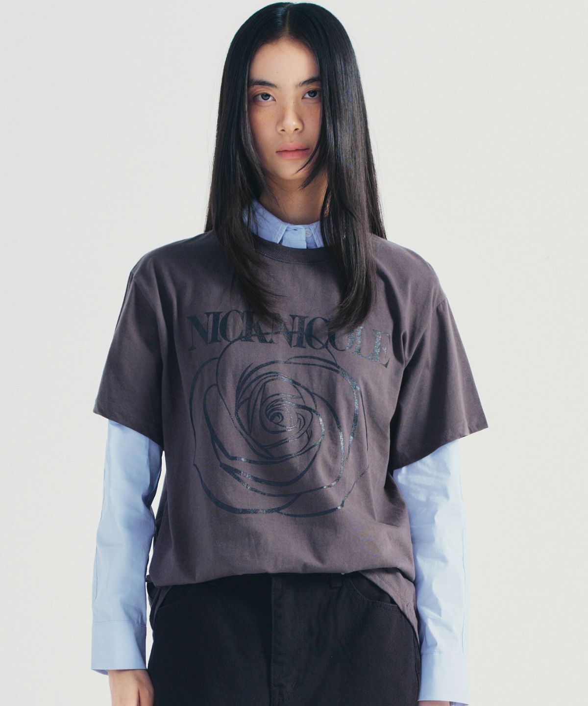 닉앤니콜(NICK&NICOLE) BIG ROSE SLEEVE TOP_CHARCOAL BLACK