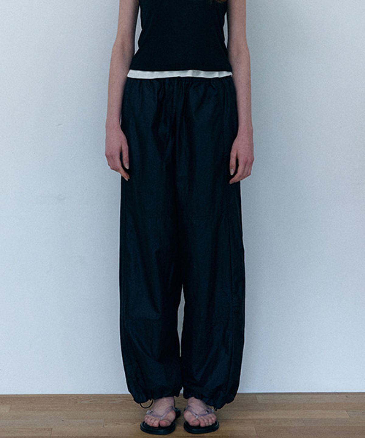 샵아라(SHOP,ARA) Coil Nylon Pants_Black