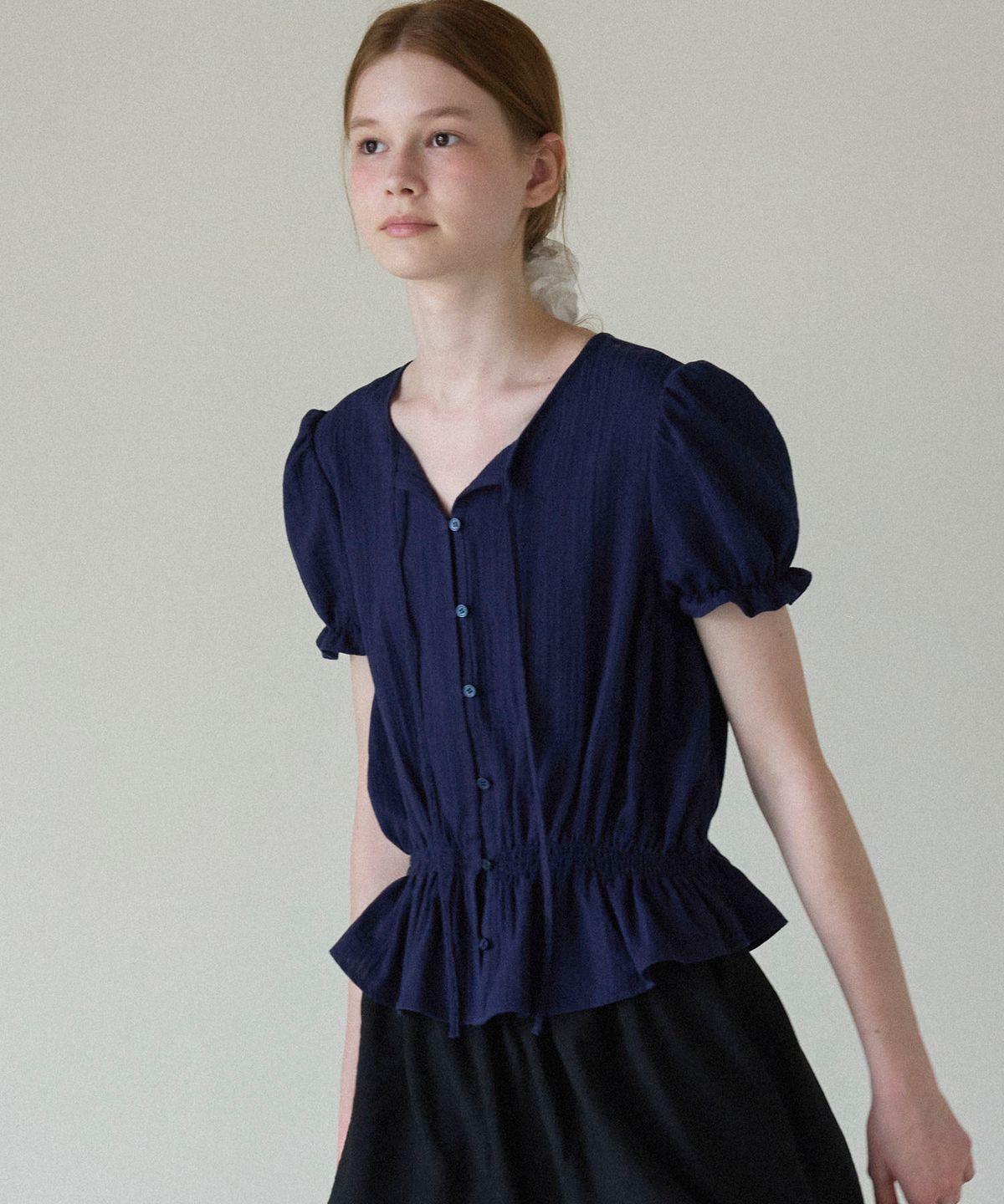 쏘이르(SO IR) PUFF SLEEVE COTTON BLOUSE - NAVY