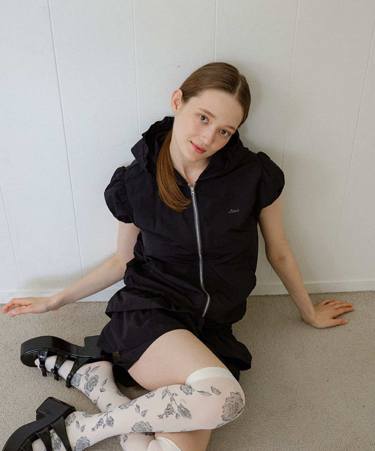 레터리(LETERIE) FRILL HOODED WINDBREAKER_BLACK