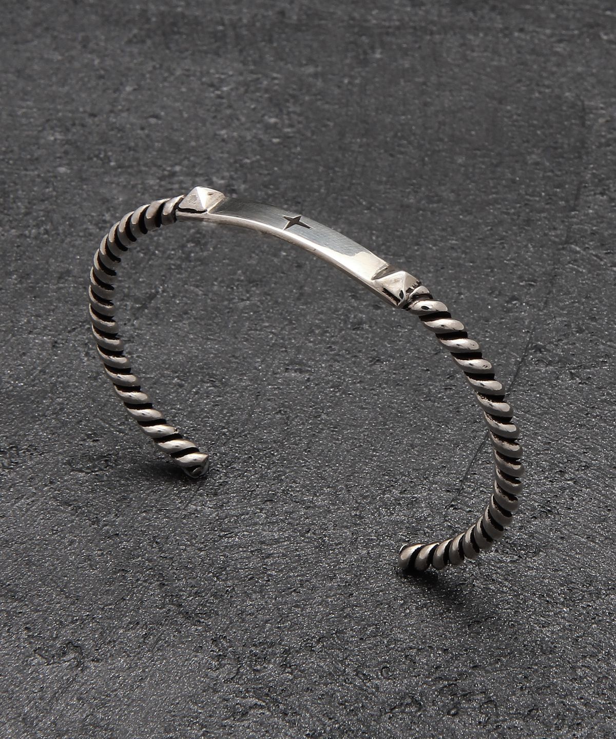 로얄피스(ROYAL PIECE) Twist stud bangle