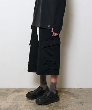 CARGO SWEAT SHORTS (BLACK)