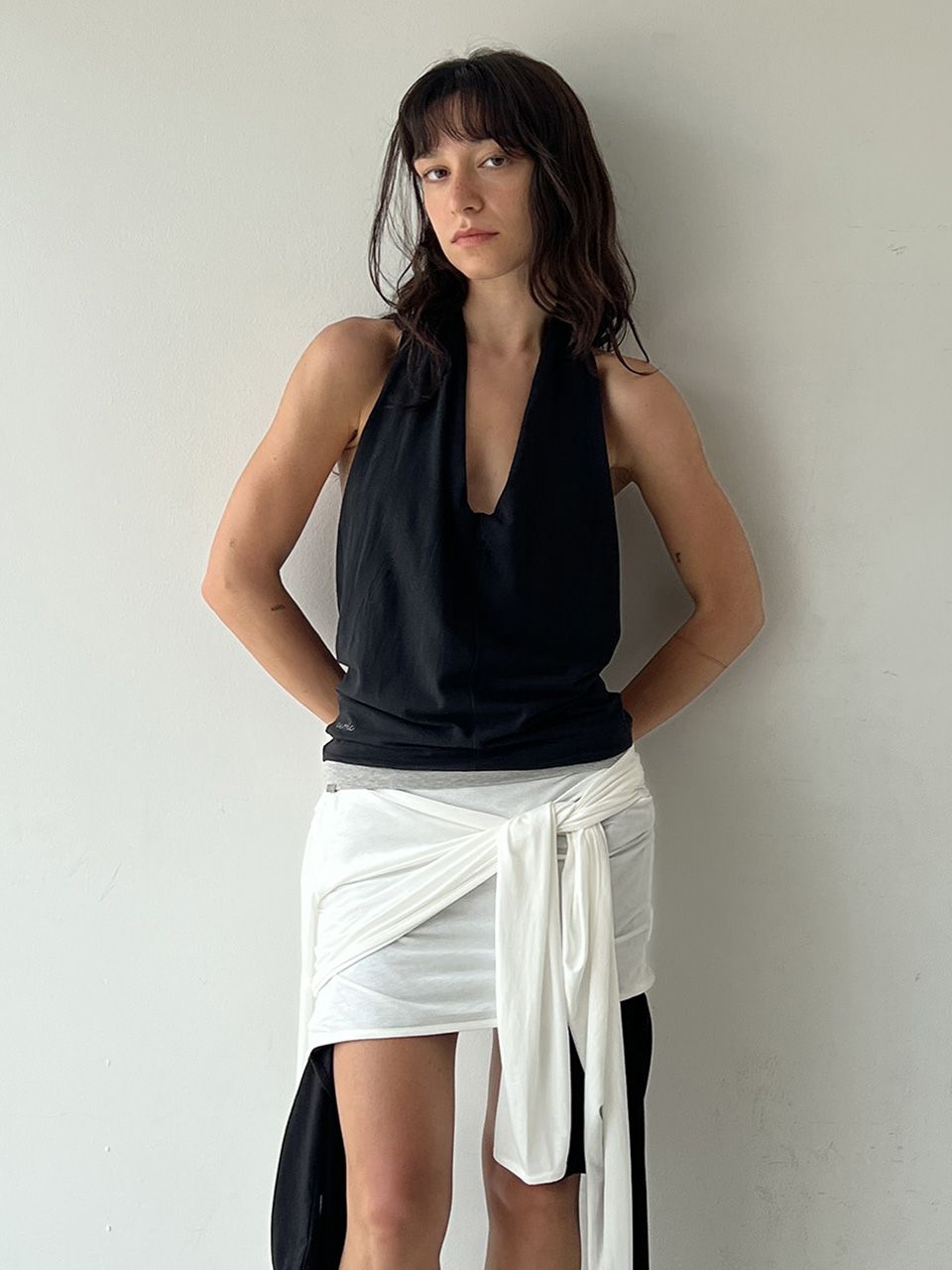 [CERRIC] DRAPE HALTER NECK SLEEVELESS /追跡付 MUSINSA公式 | CERRIC DRAPE HALTER NECK SLEEVELESS / WHITE