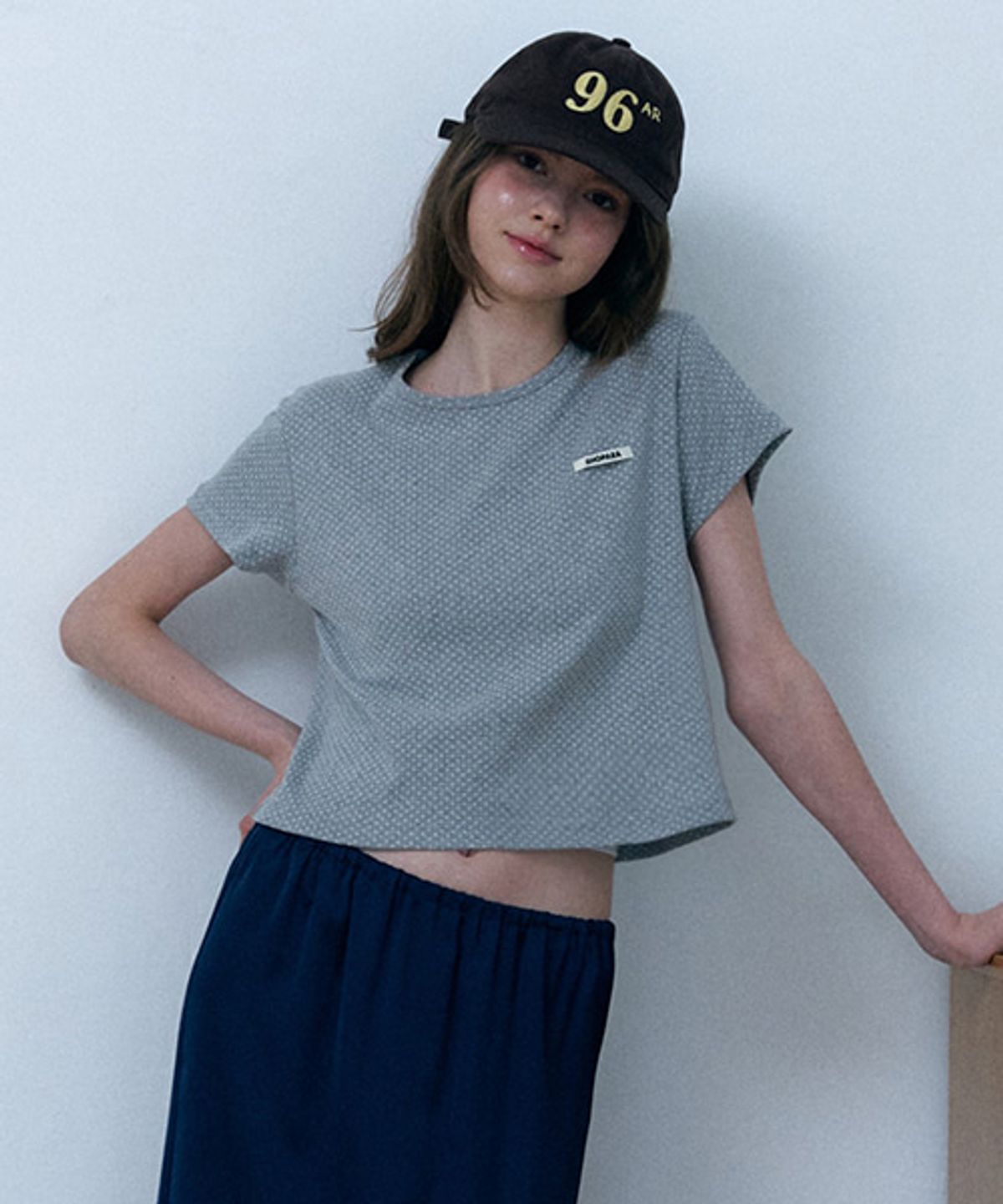 샵아라(SHOP,ARA) Dot Millie Square T-shirt_Gray