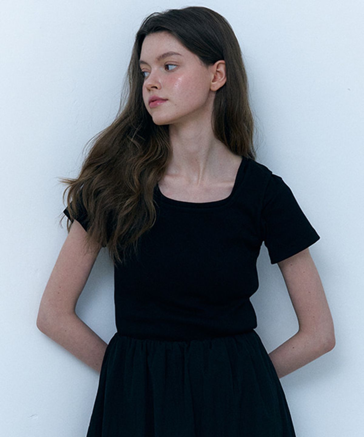 샵아라(SHOP,ARA) Millie Square T-shirt_Black