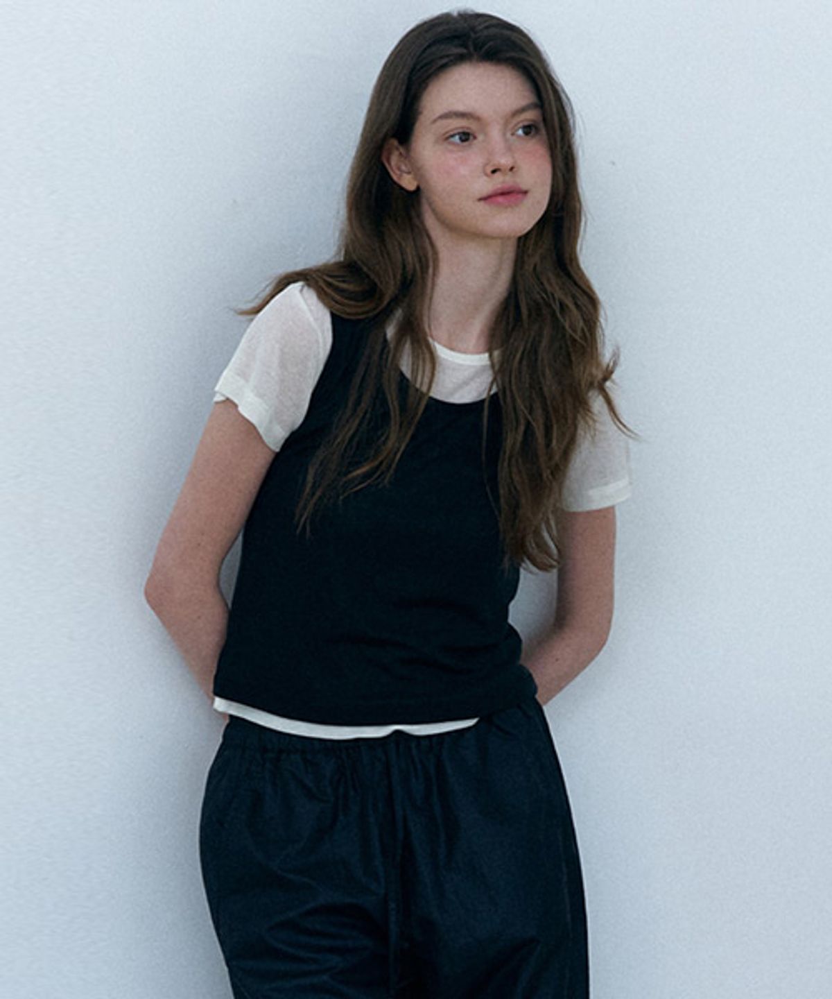 샵아라(SHOP,ARA) Awoo Double Layered T-shirt_Ivory Black