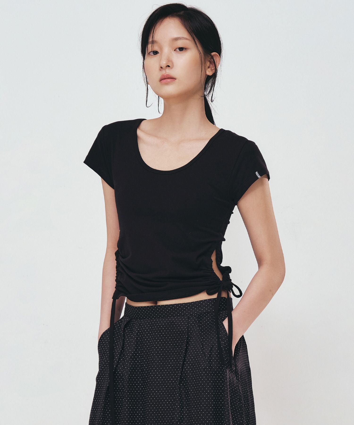 MUSINSA | NICK&NICOLE SIDE HOLE SHIRRING TOP_BLACK