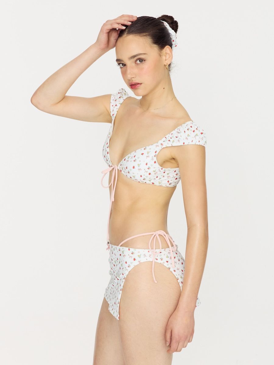 【GLOWNY】25SS/韓国人気/送料関税込 ★ HUGGING BIKINI TOP ★ MUSINSA公式 | GLOWNY HUGGING BIKINI TOP (2 Colors)