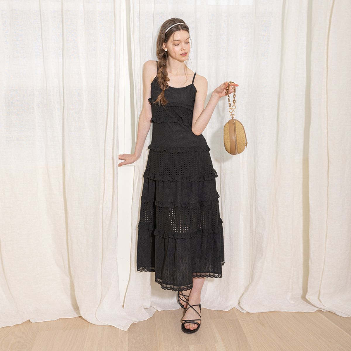 던드롭(DUNDROP) DD_Hollow leaf straps dress_BLACK