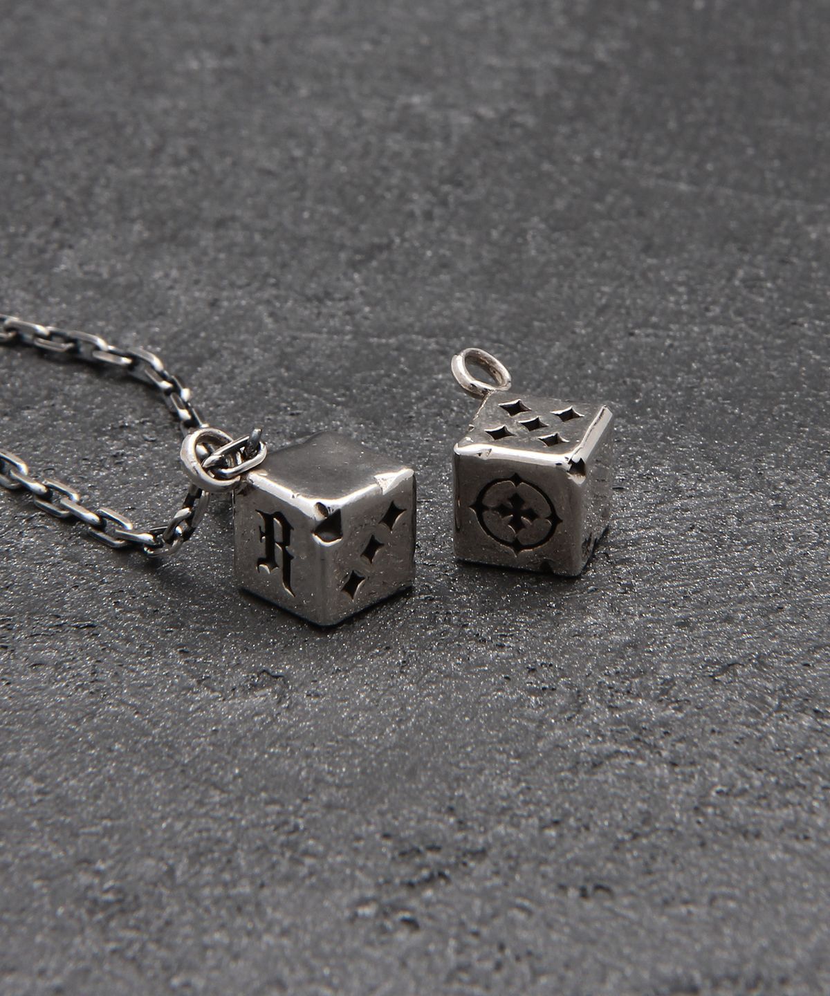 로얄피스(ROYAL PIECE) Royal Dice necklace