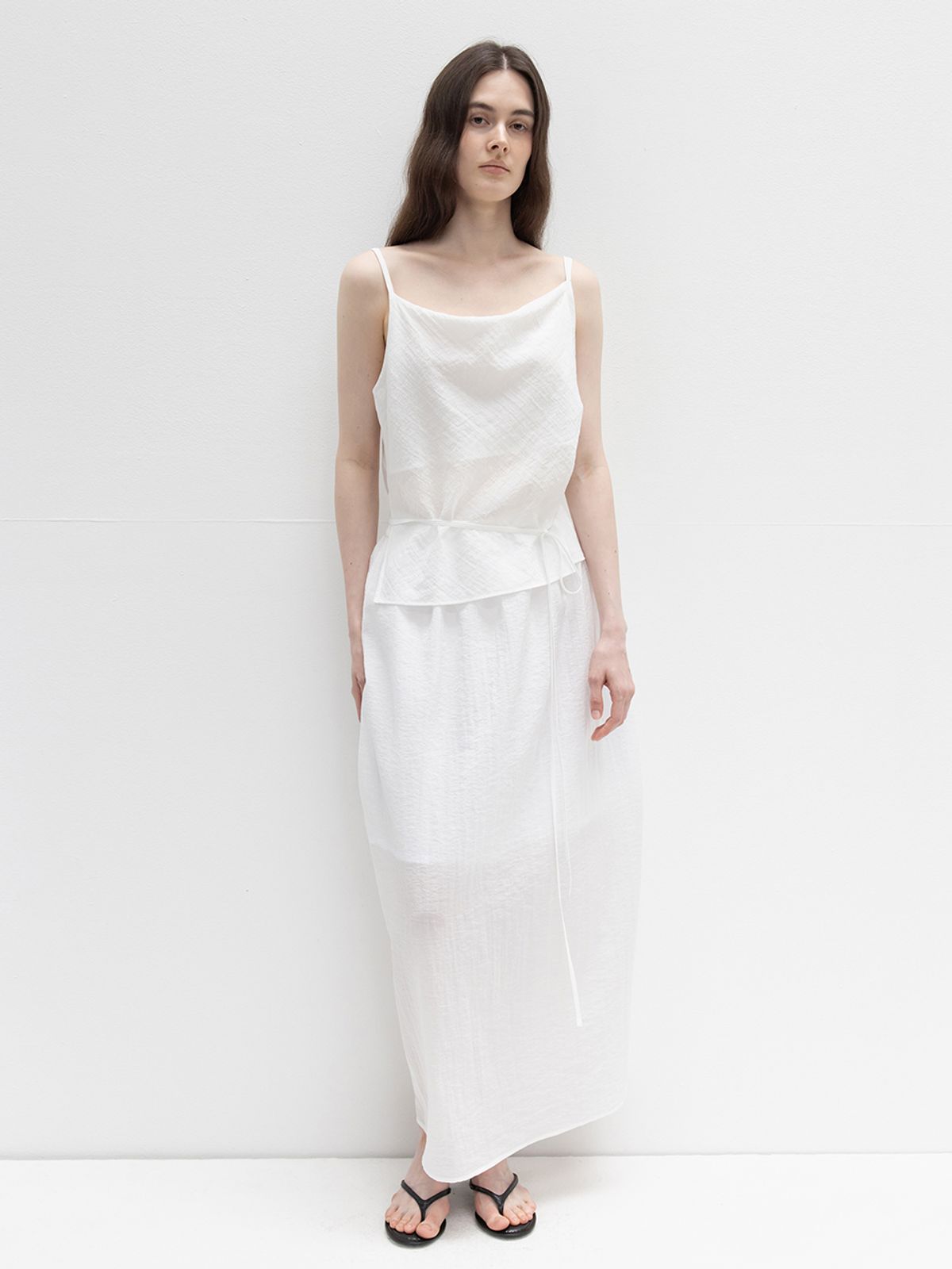 레이스(RRACE) Sleeveless Cowl-Neck Gathered Dress_White