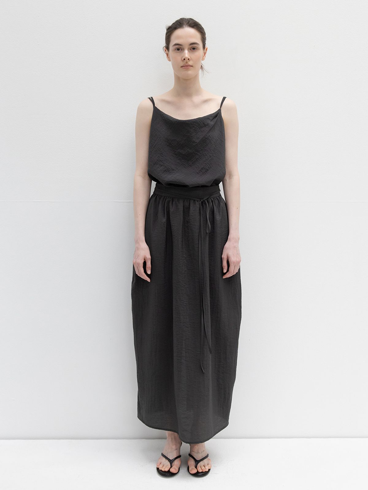 레이스(RRACE) Sleeveless Cowl-Neck Gathered Dress_Charcoal