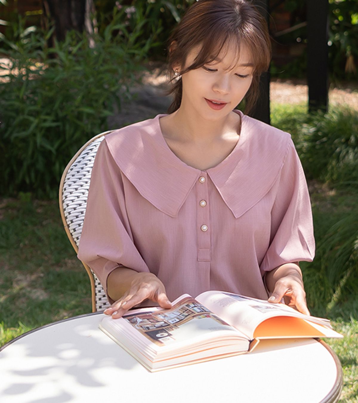 엘리시아(ELYSIA) 프릴 카라 진주 반팔 블라우스