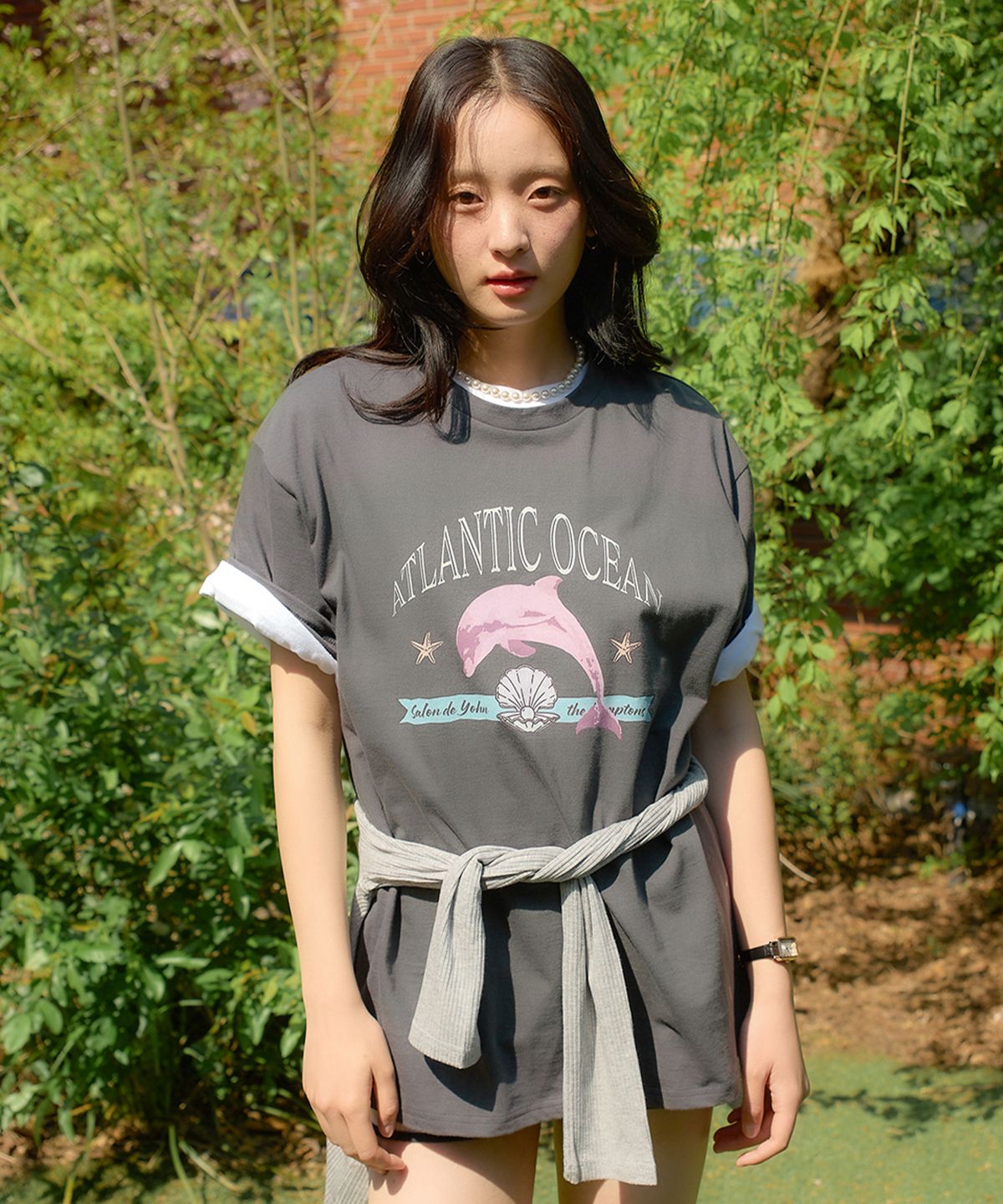 살롱 드 욘(SALON DE YOHN) Pink Dolphin Boxy T_ Charcoal