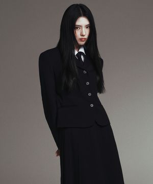 [한소희 PICK] 우먼즈 4버튼 숏 블레이저 [블랙]