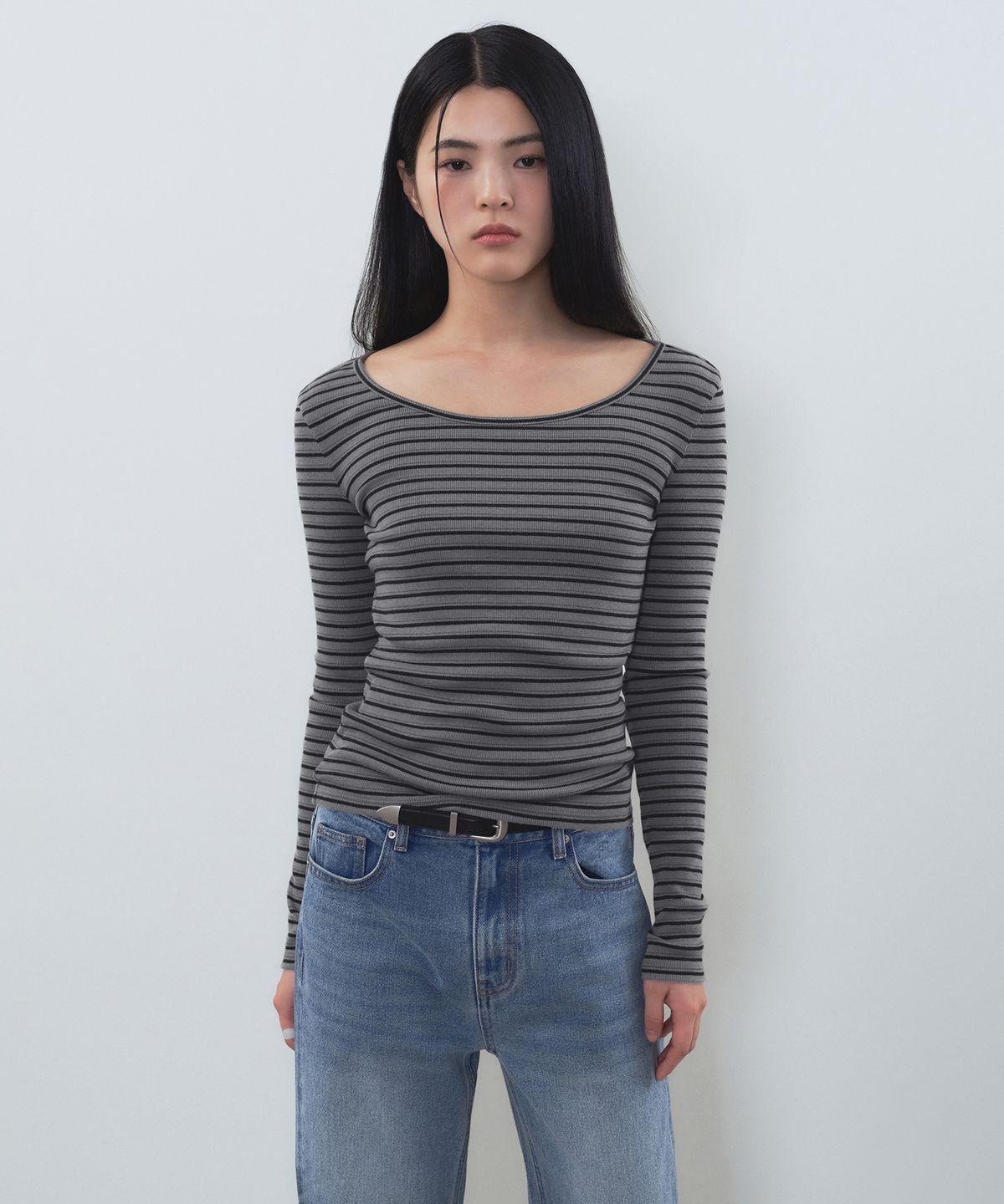 무신사 스탠다드 우먼(MUSINSA STANDARD WOMAN) 우먼즈 스트라이프 리브드 슬림 긴소매 티셔츠 [차콜 그레이]