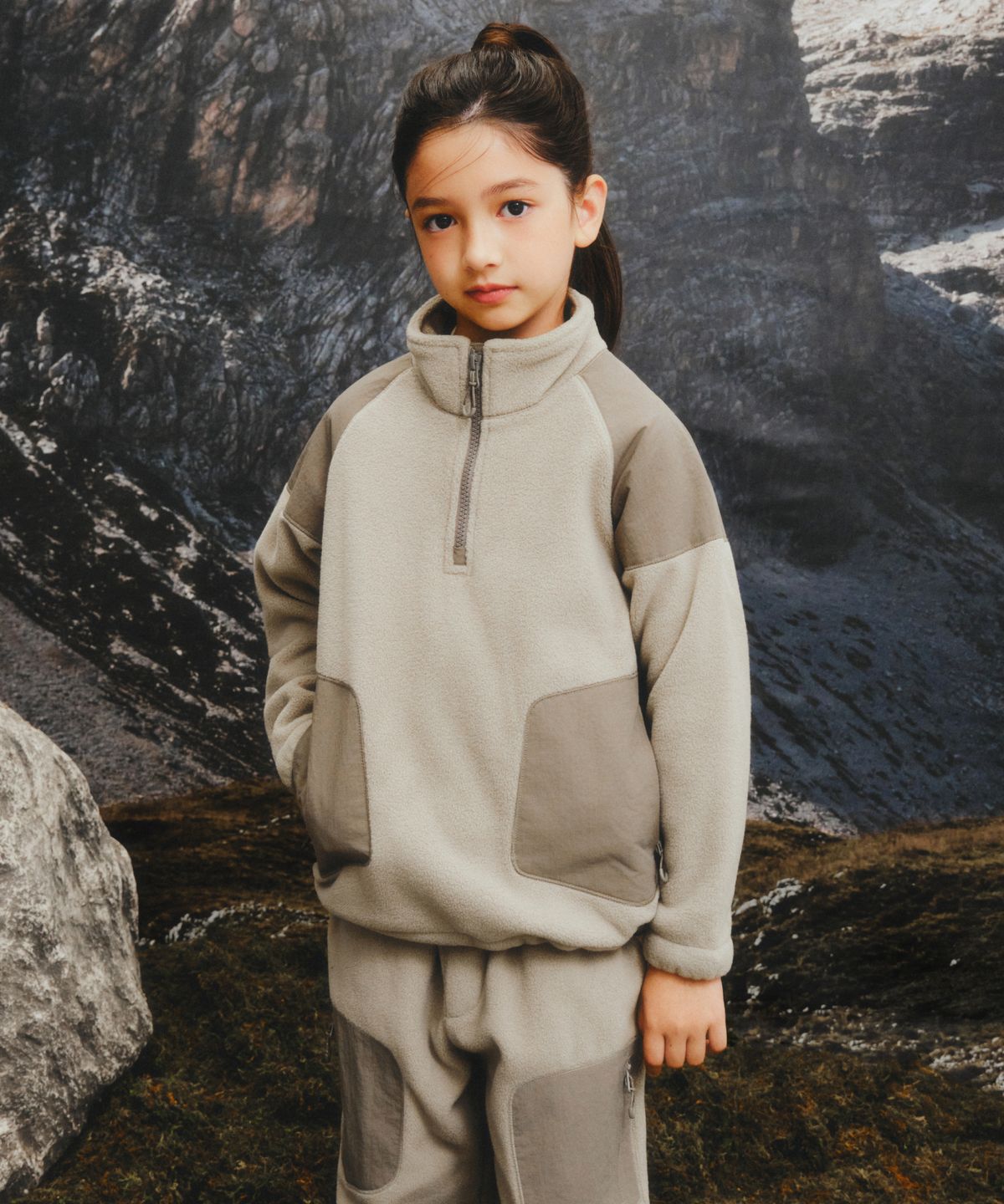 무신사 스탠다드 키즈(MUSINSA STANDARD KIDS) [시티 레저] 폴라 플리스 하프 집업 풀오버 [그레이쉬 베이지]